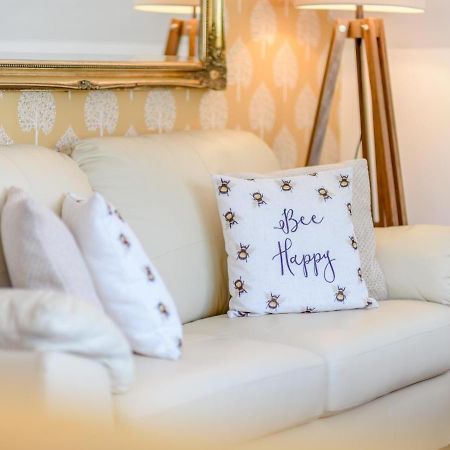 Waters Edge Apartment Ystradgynlais Bagian luar foto