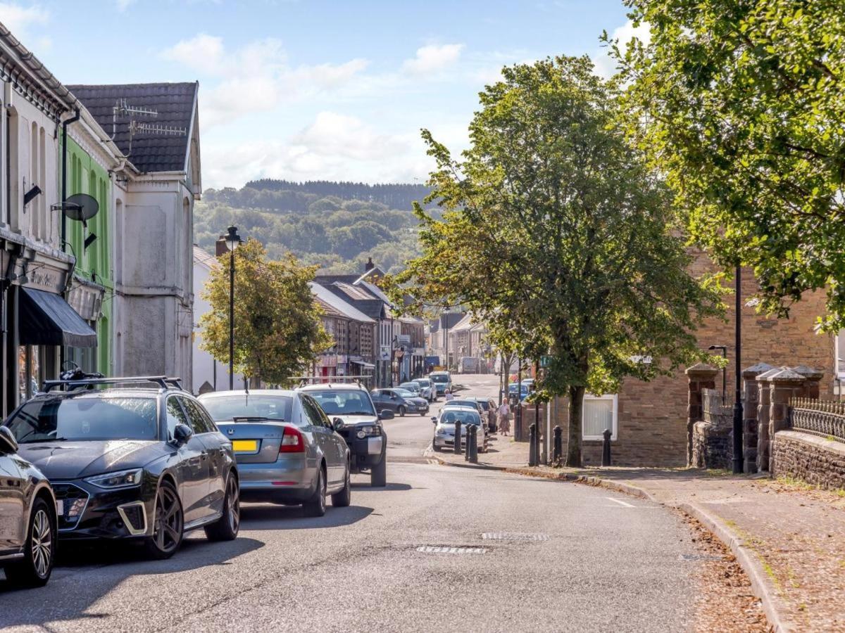 Waters Edge Apartment Ystradgynlais Bagian luar foto