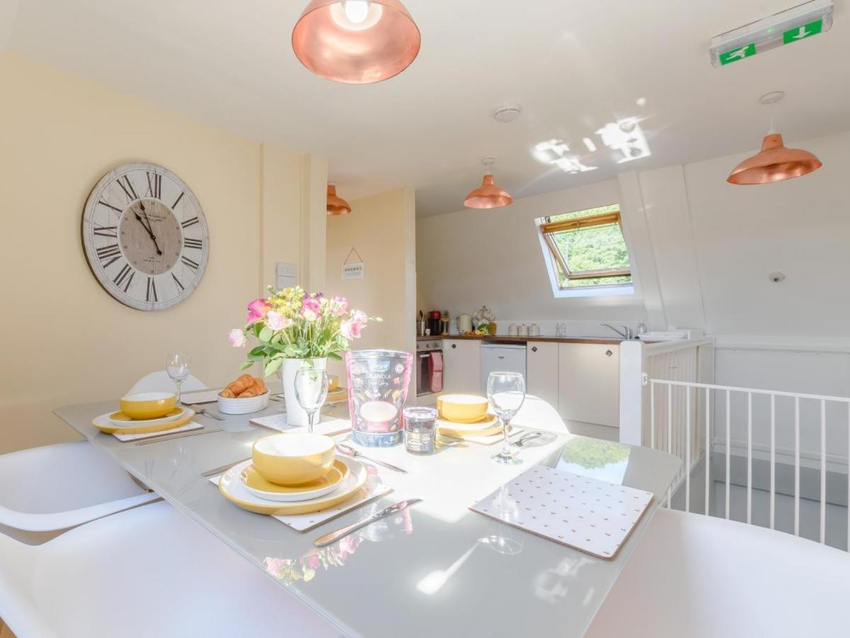 Waters Edge Apartment Ystradgynlais Bagian luar foto