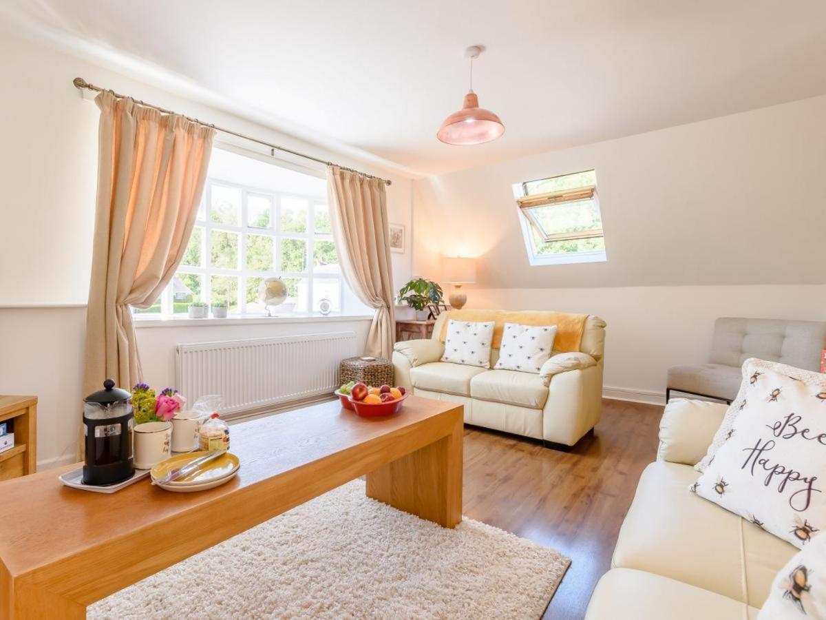 Waters Edge Apartment Ystradgynlais Bagian luar foto