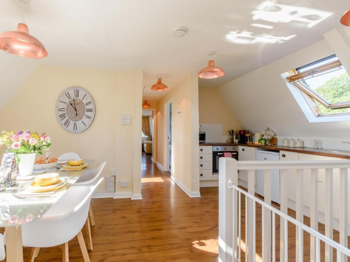 Waters Edge Apartment Ystradgynlais Bagian luar foto
