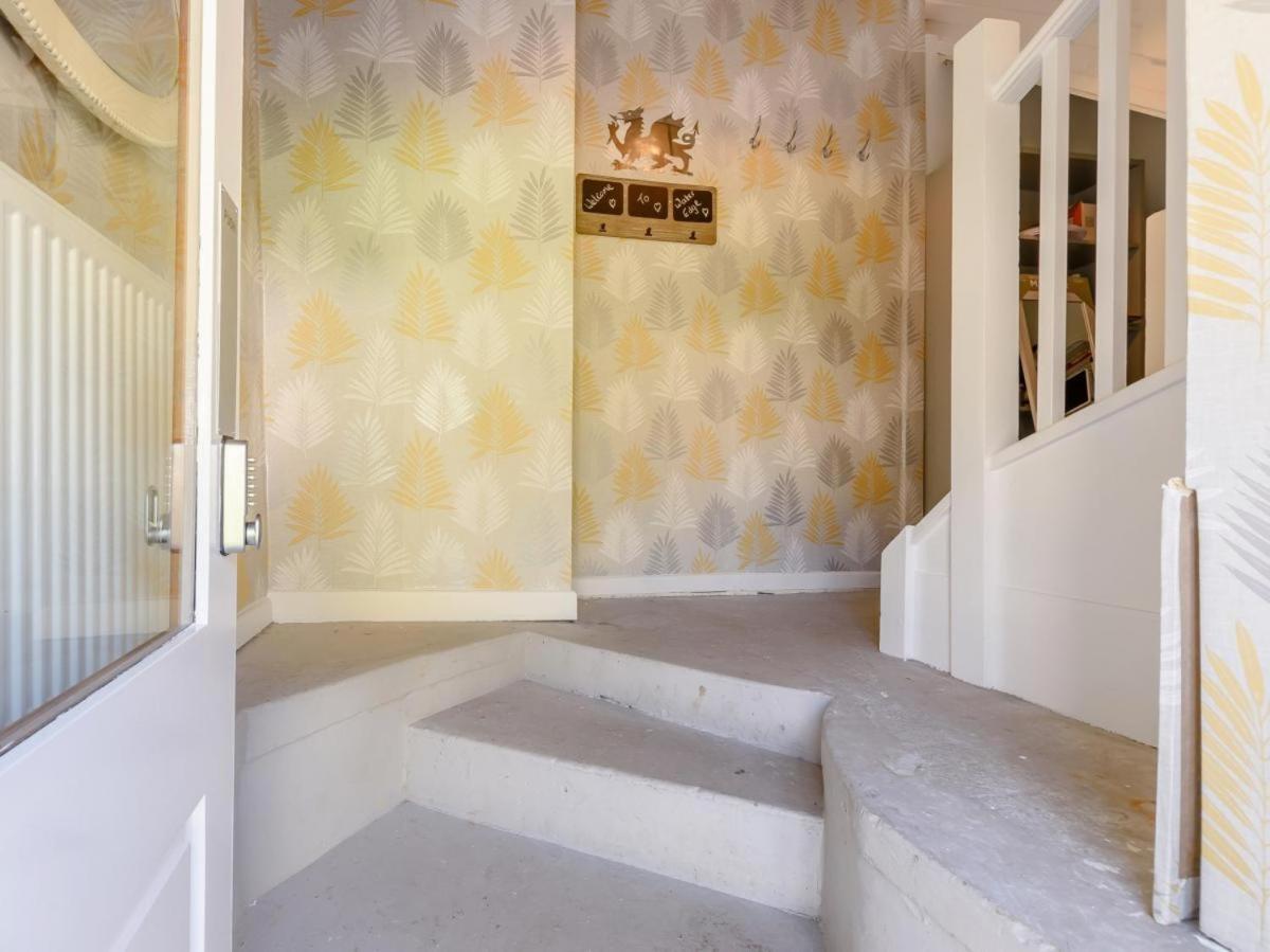 Waters Edge Apartment Ystradgynlais Bagian luar foto