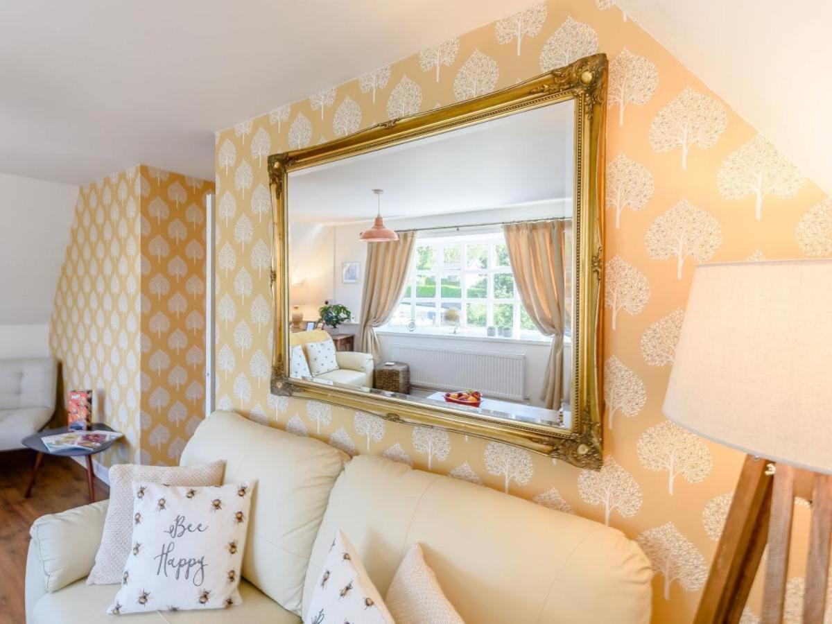 Waters Edge Apartment Ystradgynlais Bagian luar foto