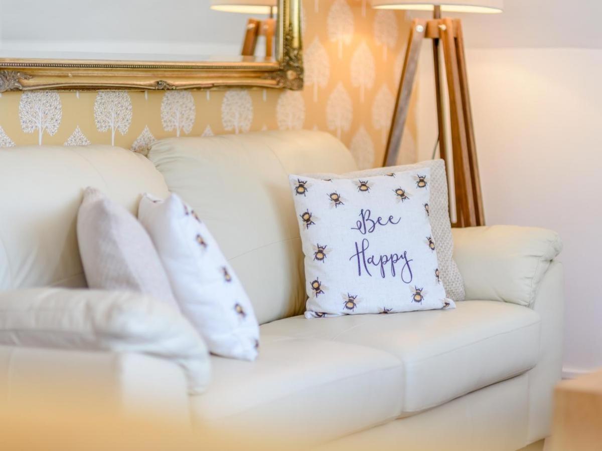 Waters Edge Apartment Ystradgynlais Bagian luar foto